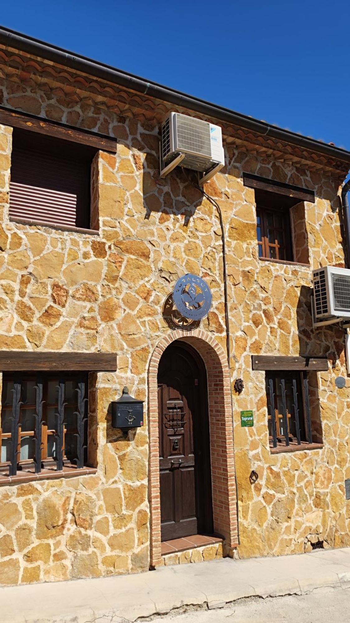 Ruralrut-El Tiemblo Wifi, Cabina De Hidromasaje, Aire Acondicionado Y A Pocos Metros De Zonas De Bano Naturales 외부 사진